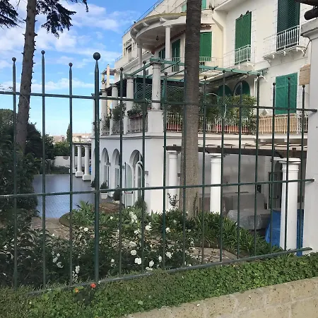 ベッド・アンド・ブレックファスト カプリ ドリーミング 4*